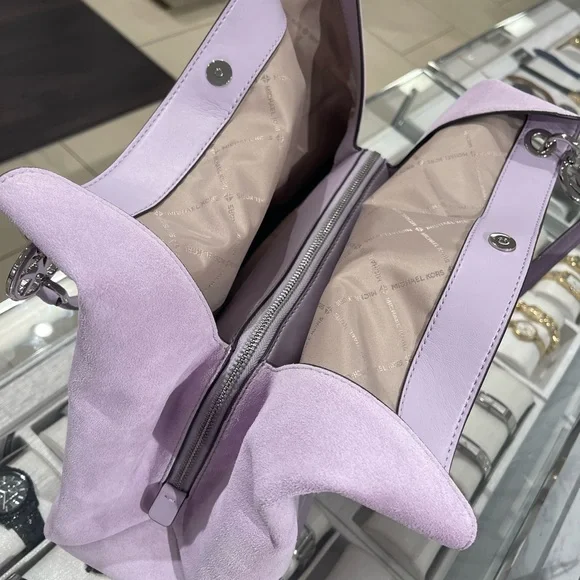 MICHAEL KORS Christina Large Suede Triple Gusset Shoulder Tote Bag
Lt Quartz
NWT - Picture 13 of 16